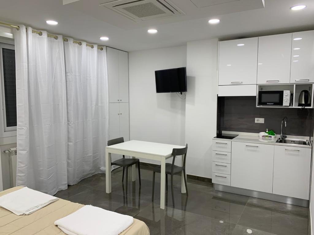 Mondo Suites Apartments ナポリ エクステリア 写真